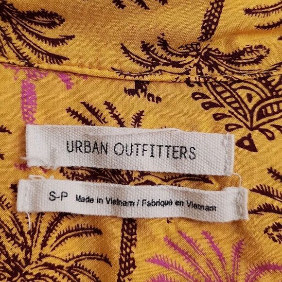 Urban Outfitters Crop Top Small Yellow Palm Tree Tie‎ Front Button-Up Blouse UO - Picture 4 of 9